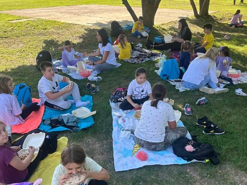 porodični izlet u prirodi