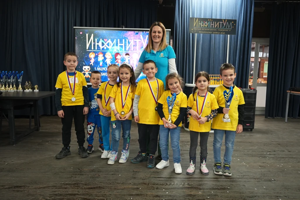 Deca polaznici InfinitUm programa sa medaljama na takmičenju iz mentalne aritmetike